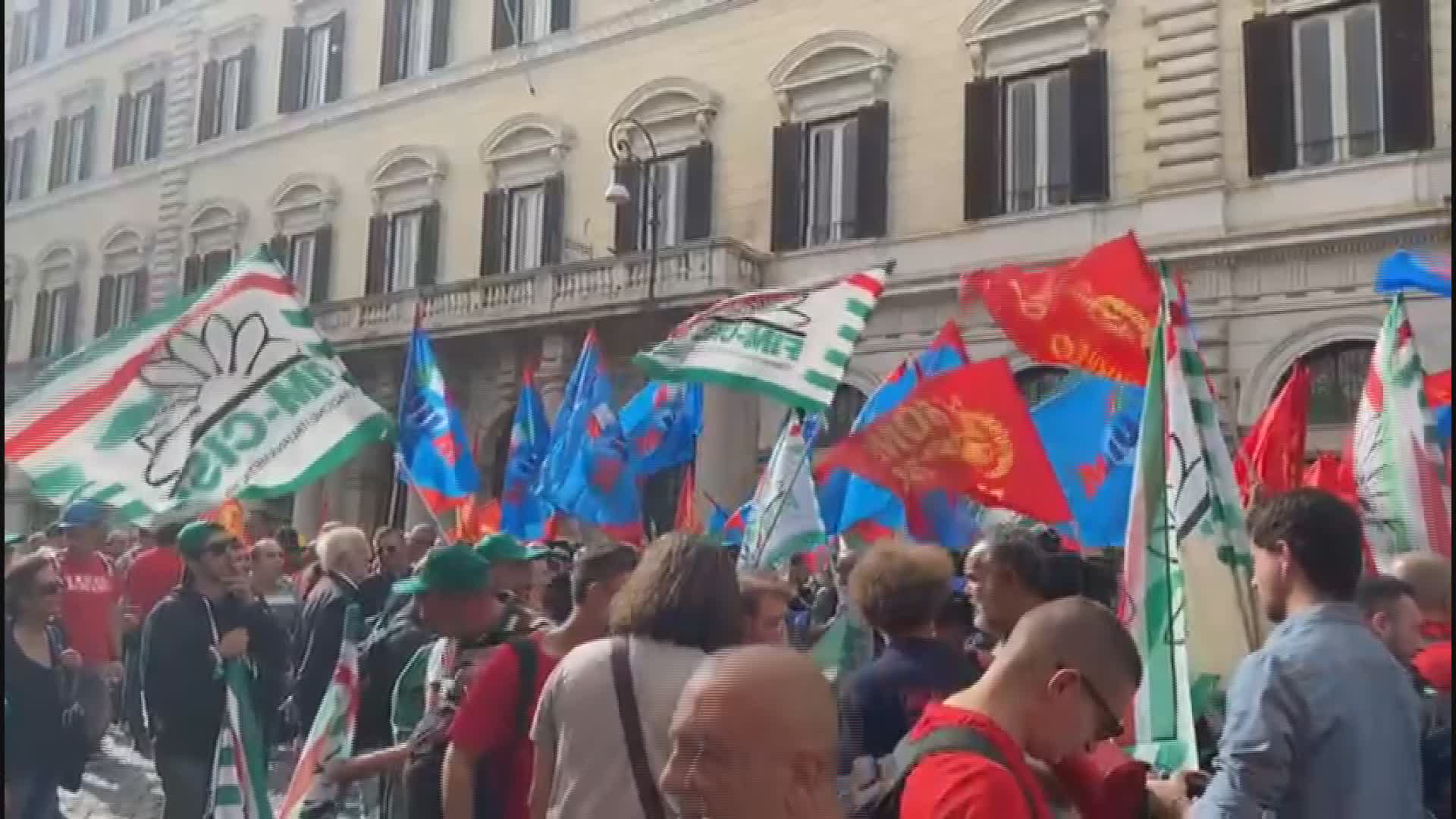 Acciaierie d'Italia, anche i lavoratori genovesi in piazza a Roma