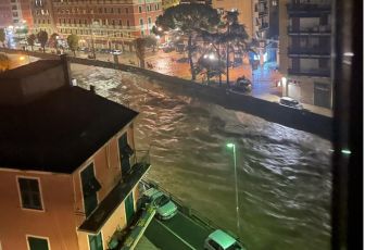 Recco: torrente al livello di guardia, allarme in città. Chiuso per ore il casello autostradale 