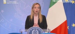 Genova, la premier Meloni all'assemblea Anci: "Sindaci portabandiera di una comunità e primi difensori dei cittadini"