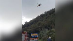 Elicottero cade al confine tra Liguria e Toscana nei pressi di Luni: morta la pilota 28enne (VIDEO)