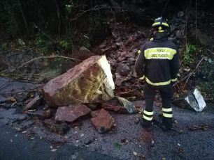 Maltempo in Liguria, frana a Casarza: riaperta a senso unico alternato la statale 523