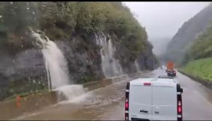 Maltempo, allegamenti in A7 all'altezza di Isola del Cantone. Treni Milano-Genova rallentati in Piemonte (VIDEO)