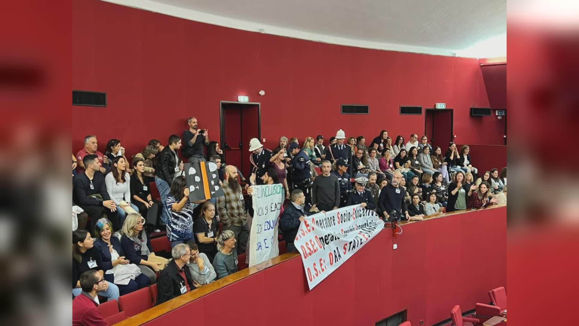 Genova: sospeso consiglio comunale per protesta operatori socio-educativi