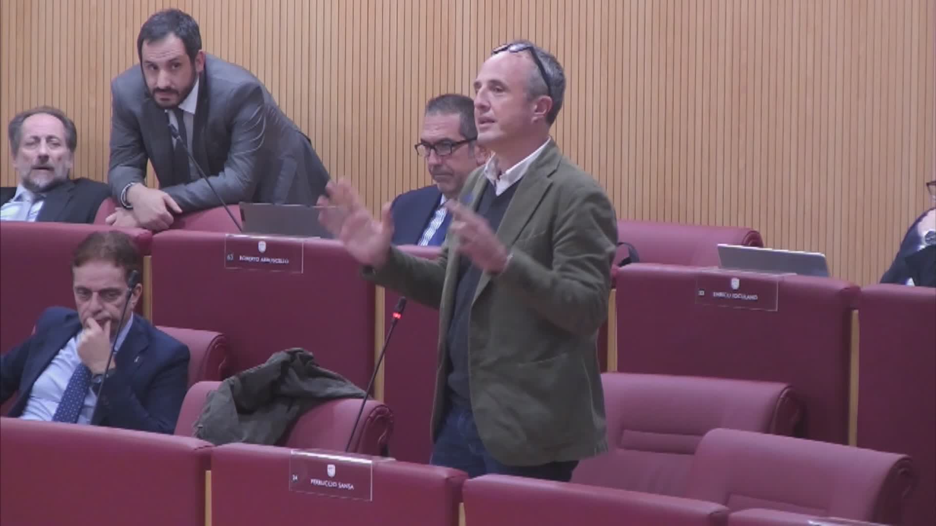 Liguria, servizio psicologo per i migranti a Ventimiglia: la proposta di Sansa bocciata dalla minoranza. E lui va all'attacco: "Bieco conto politico"