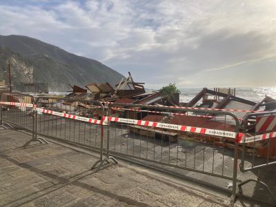 Camogli, la mareggiata fa crollare un ristorante sulla passeggiata. Il titolare a Telenord: "Mai vista una cosa così: ho perso tutto, ma non mollo"