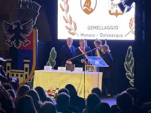 Dolceacqua, il principe Alberto II di Monaco in visita per il gemellaggio storico