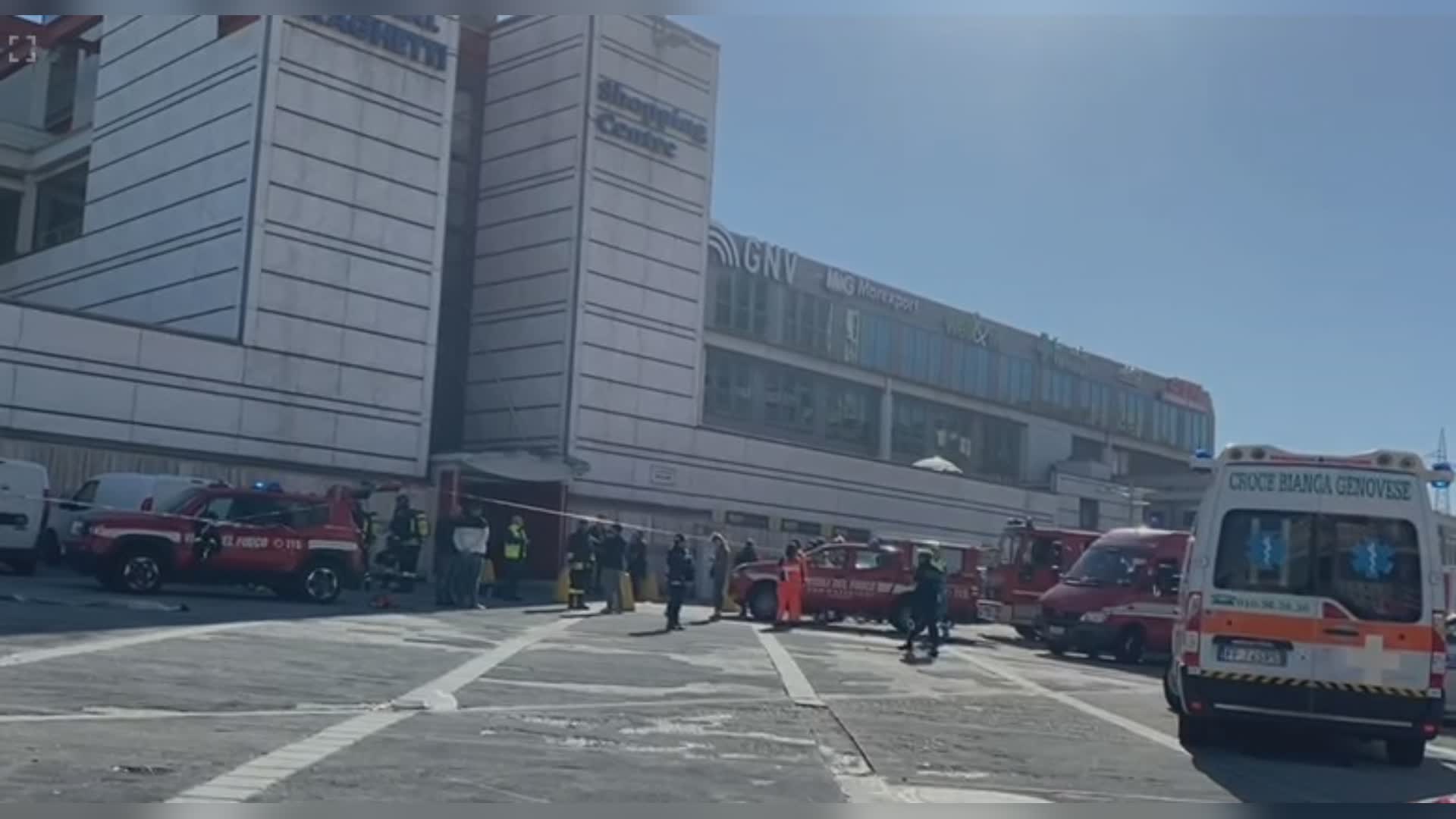 Genova, disposta la perizia per chiarire le cause dell'incendio al Terminal traghetti