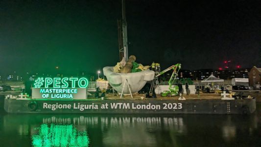 Londra, ecco il battello con pesto e mortaio che sponsorizza la Liguria: sta già navigando sul Tamigi