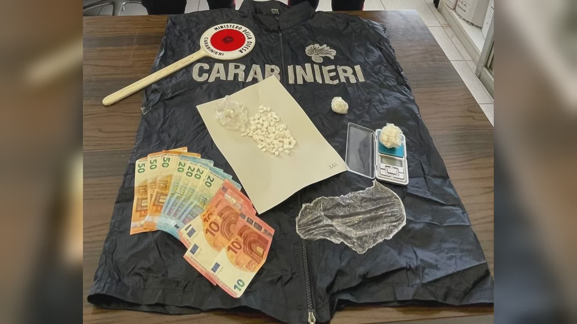 Sanremo, trovati con oltre 200 dosi di crack in casa: due arresti