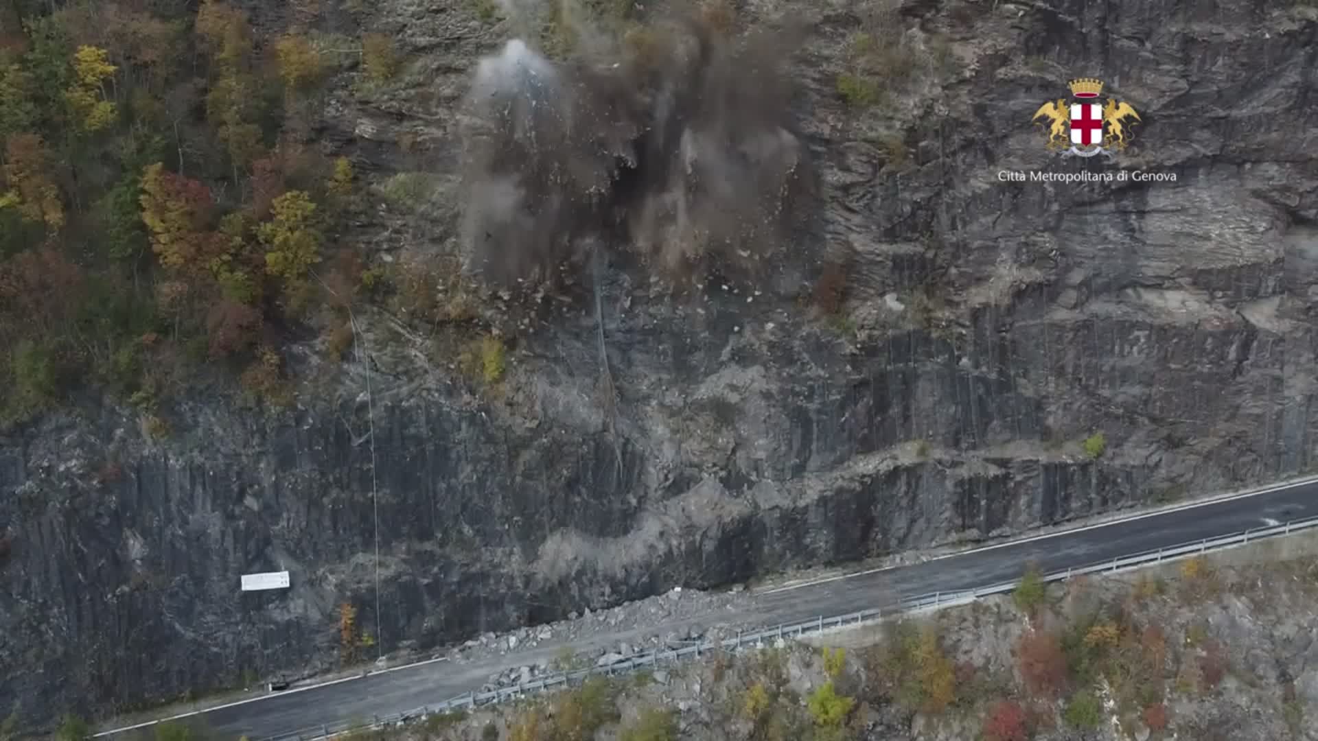 Viabilità: SP23 della Scoglina, frana eliminata con 32 cariche di esplosivo