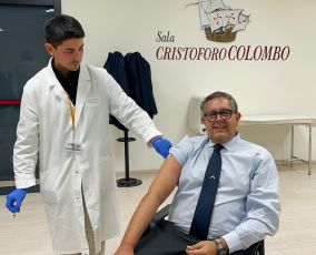 Influenza, vaccinazione anche per Toti e Gratarola: "Gesto fondamentale per evitare complicazioni"