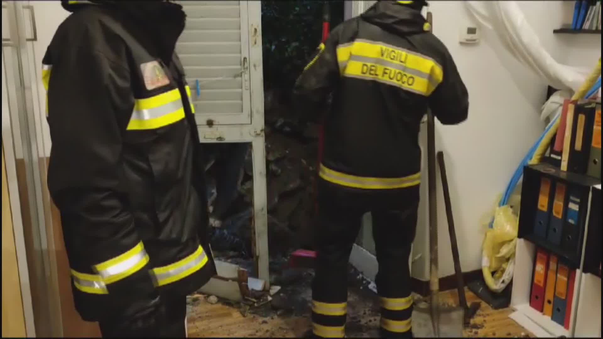 Genova, frana a Castelletto. Il testimone: "Un boato come una bomba, fango e pietre hanno distrutto le finestre"