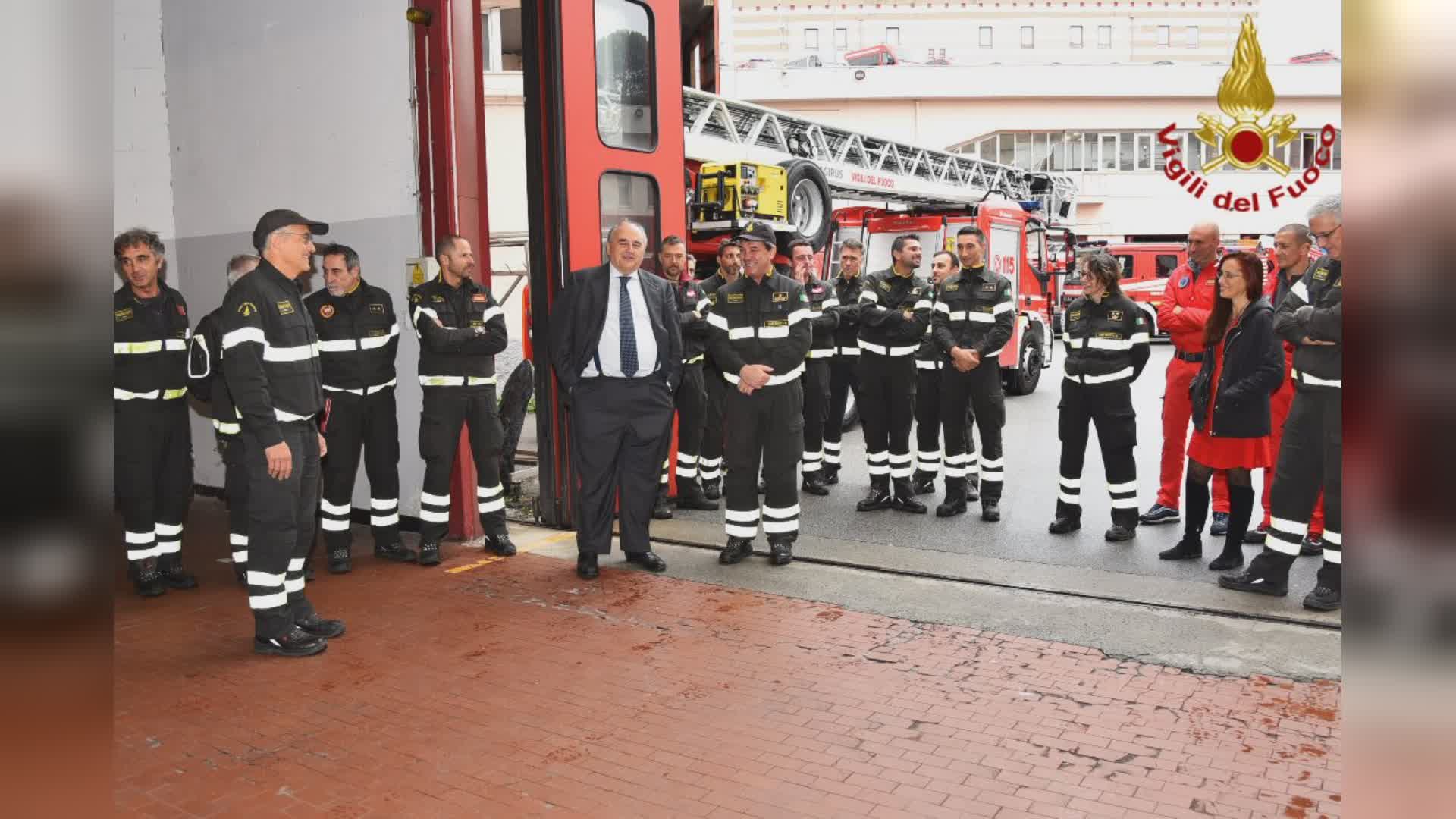 Genova, il prefetto uscente Renato Franceschelli visita la sede centrale del Comando dei Vigili del Fuoco