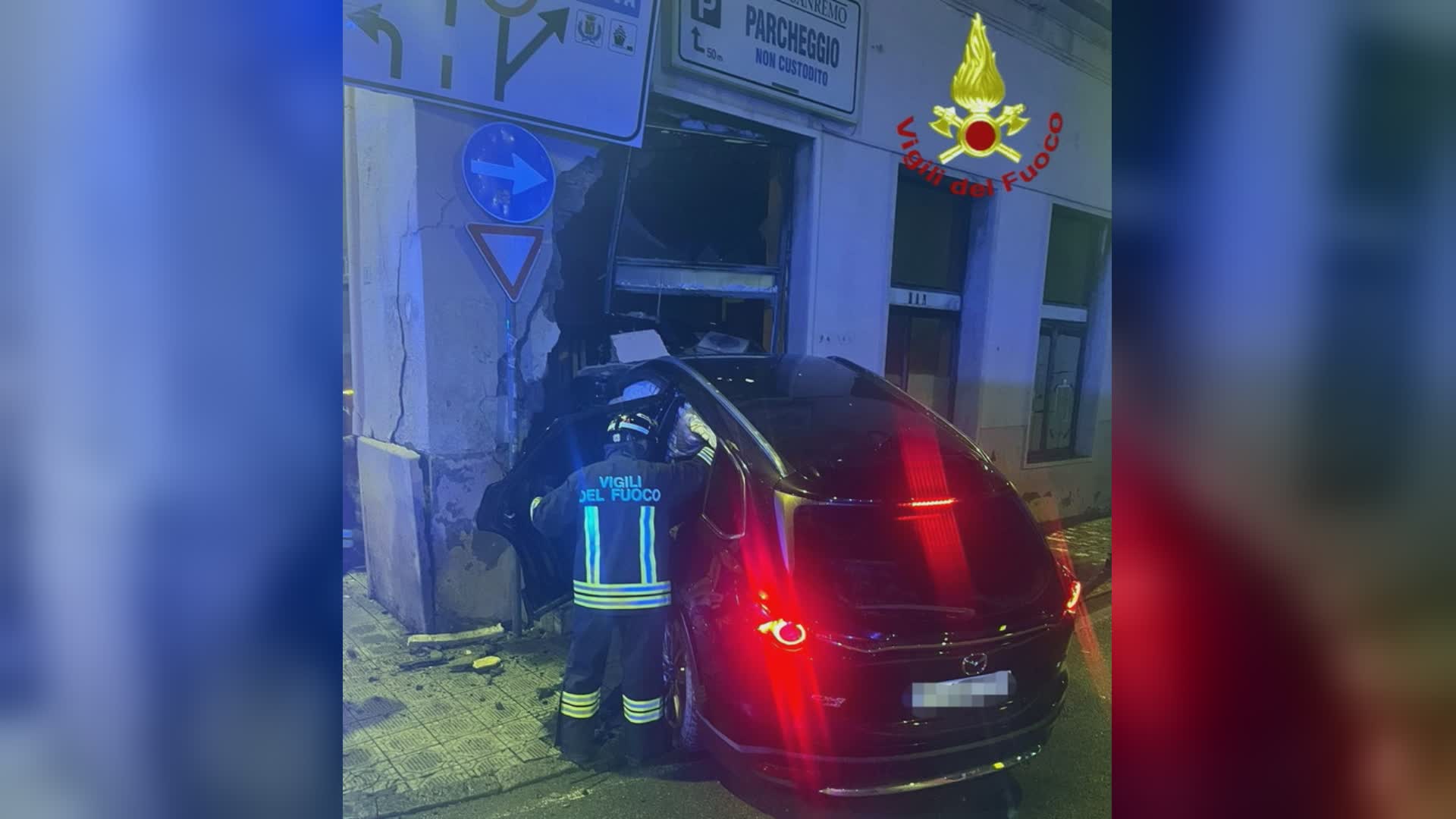 Sanremo: auto impazzita contro stazione ferroviaria storica, distrutta una vetrata