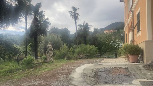 Frana salita Ca’ dei Trenta: è il giardino di una villa privata l’unico accesso pedonale alla strada crollata