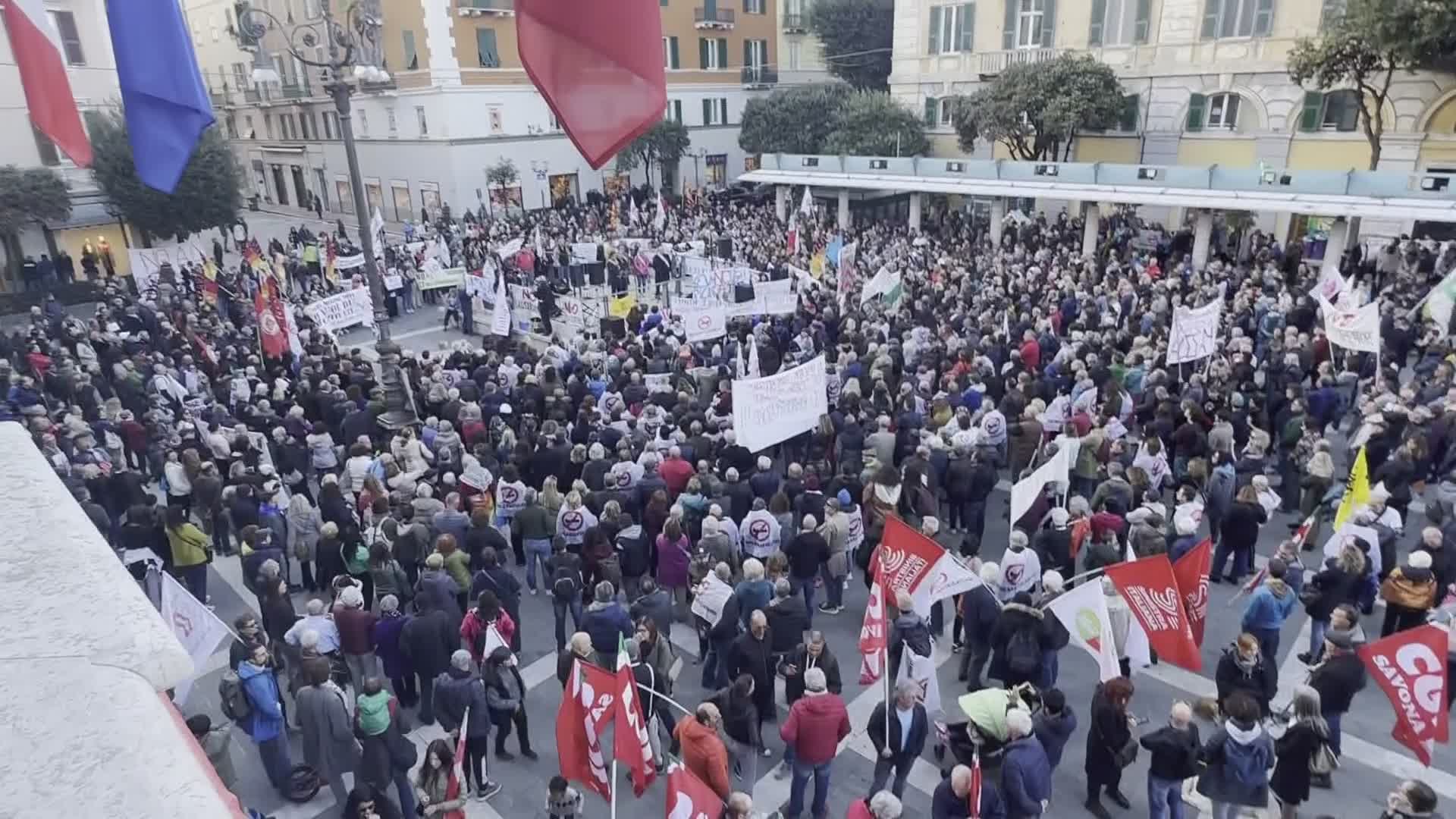 Rigassificatore, nuova protesta a Savona: 2000 persone per dire 'No'