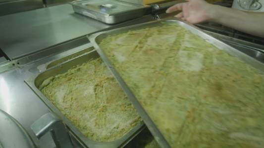 Genova, inaugurati i nuovi spazi della cucina notturna Massoero. Il Sindaco Bucci: "Un percorso di integrazione sociale e lavorativa"