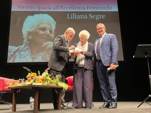Genova a lezione da Liliana Segre: "Ho paura che tra cent'anni la Shoah possa essere una riga nei libri di storia, è necessario ricordare"