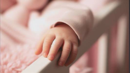 Genova: neonata di 4 mesi trovata morta in culla