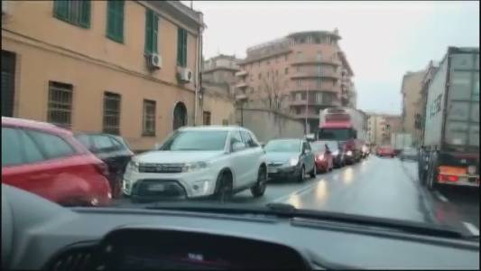 Genova, incidenti in autostrada e pioggia: traffico in tilt a ponente (VIDEO)