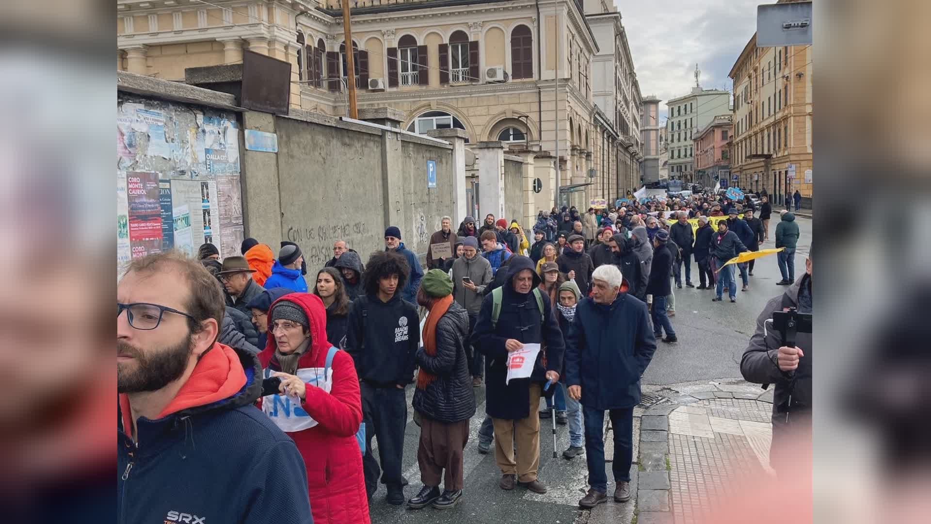 Genova, protesta contro la funivia Principe-Forte Begato: "I piloni non li vogliamo"