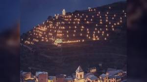 Manarola, torna a illuminarsi il presepe più grande del mondo