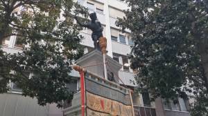 Genova, 277 anni fa l'insurrezione del Balilla contro gli austriaci: apposta una targa che narra la sua storia