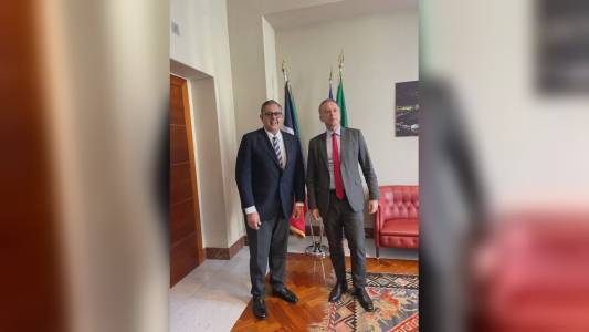 Infrastrutture e formazione comuni, Toti incontra l'ambasciatore francese in Italia