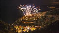 Manarola: due treni straordinari per l'accensione del presepe più grande del mondo