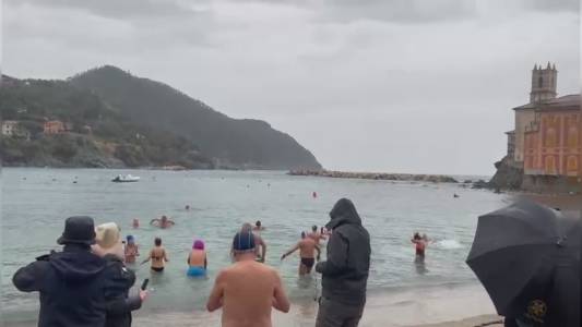 Sestri Levante, successo per il "Cimento Invernale" a Portobello nonostante freddo e pioggia