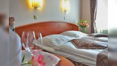 Genova, da marzo aumenta l'imposta di soggiorno per gli alberghi: da 2 euro per gli ostelli a 5 euro per i 5 stelle