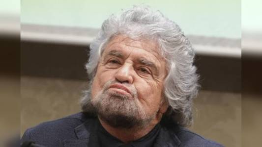 Beppe Grillo dimesso dall'ospedale di Cecina, la famiglia: "Sta bene"