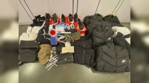 Genova, sequestrati abiti sportivi, prodotti di cosmesi e giocattoli contraffatti