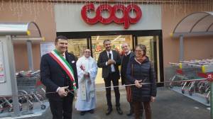 Genova, inaugurato il nuovo InCoop in Carignano. Il vicepresidente Trovato: "Un negozio vicino ai clienti con un attento focus sui prodotti freschi"