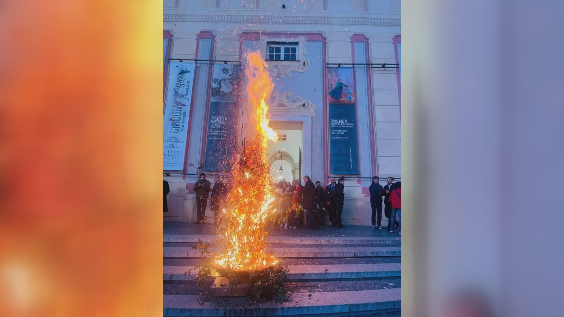 Genova, torna il "Confeugo": corteo storico, il fuoco in piazza De Ferrari, poi "mugugni" e musica in Palazzo Ducale. Telenord in diretta