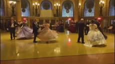 Genova, torna il Gran ballo di Natale al Palazzo della Borsa: danzatori provenienti da moltissime città italiane e abiti Ottocenteschi