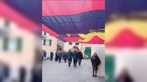 Genoa, l'ultimo saluto al tifoso in frac Beppe Spinella scomparso domenica scorsa