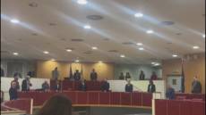 Morte Manucci, minuto di silenzio in Consiglio Regionale: mazzo di fiori depositato sul seggio