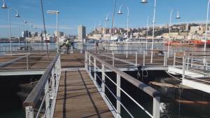 Genova, l'Isola delle Chiatte al Porto Antico riapre parzialmente al pubblico: agibili quattro imbarcazioni su sei