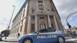 Genova, donna 26enne denuncia il convivente: l'avrebbe segregata in casa con minacce e violenze