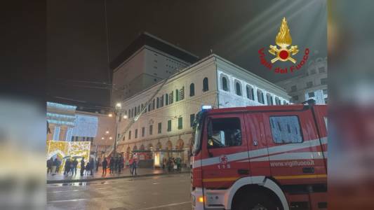 Genova: drone cade sul tetto dell'Accademia a piazza De Ferrari, recuperato dai Vigili del Fuoco