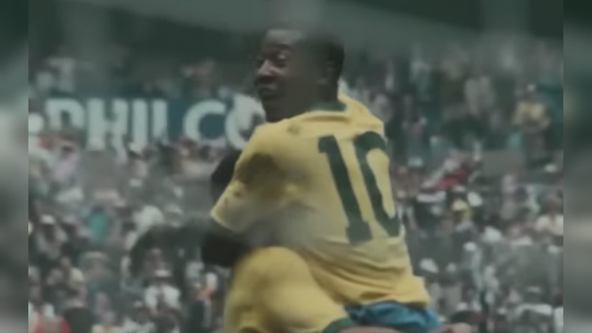 Calcio, un anno fa l'addio a Pelè: il più grande di sempre e quelle due partite giocate a Genova