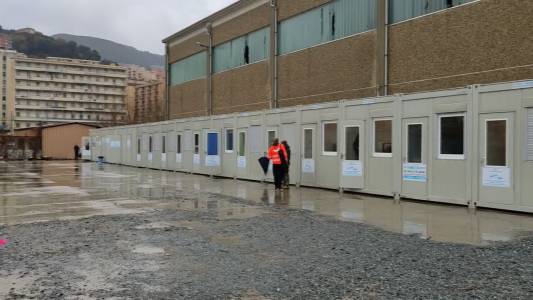 Genova, accolti 29 migranti egiziani nei nuovi moduli abitativi di Voltri