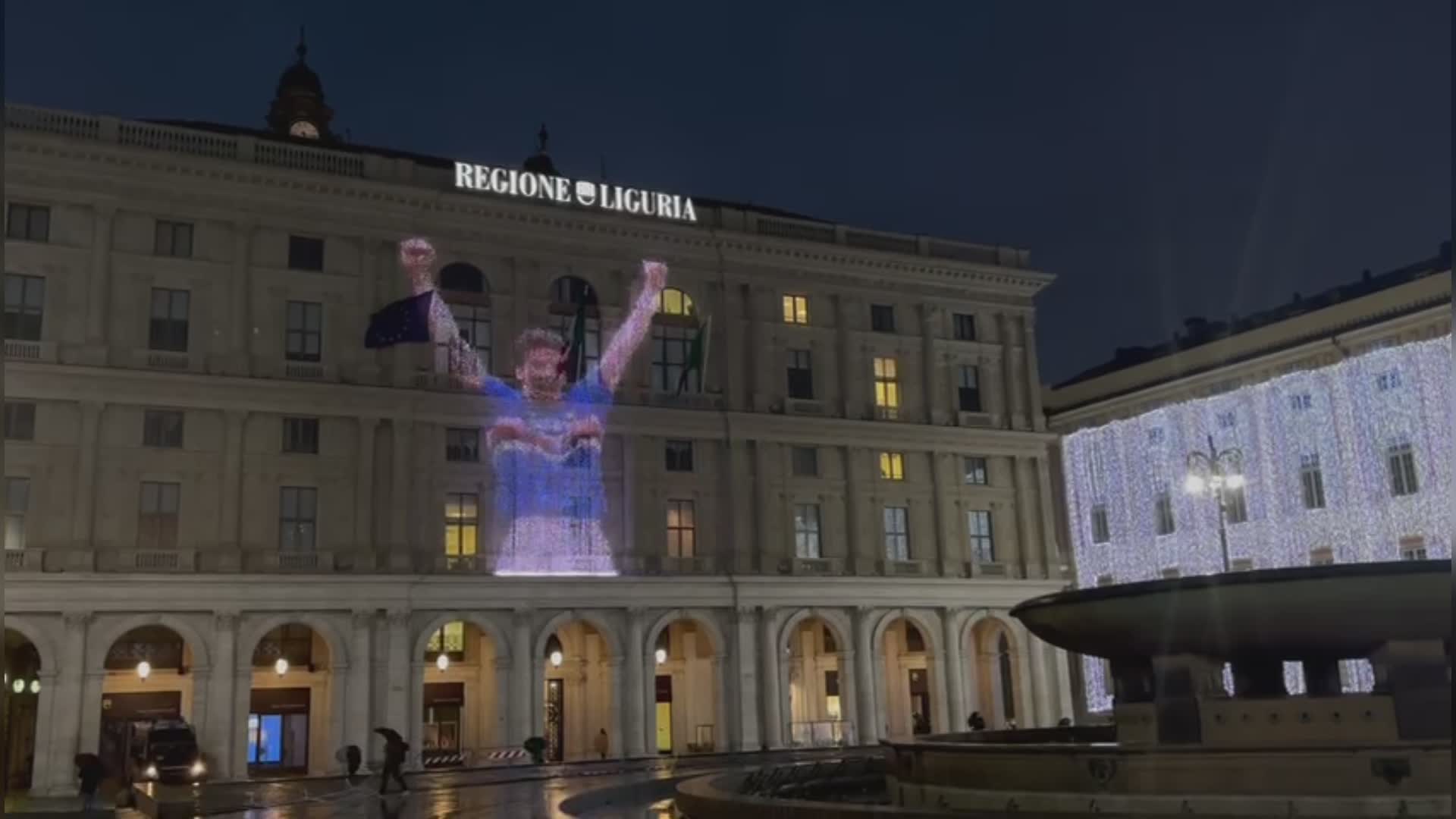 Genova, il palazzo della Regione si illumina in ricordo di Gianluca Vialli a un anno dalla scomparsa