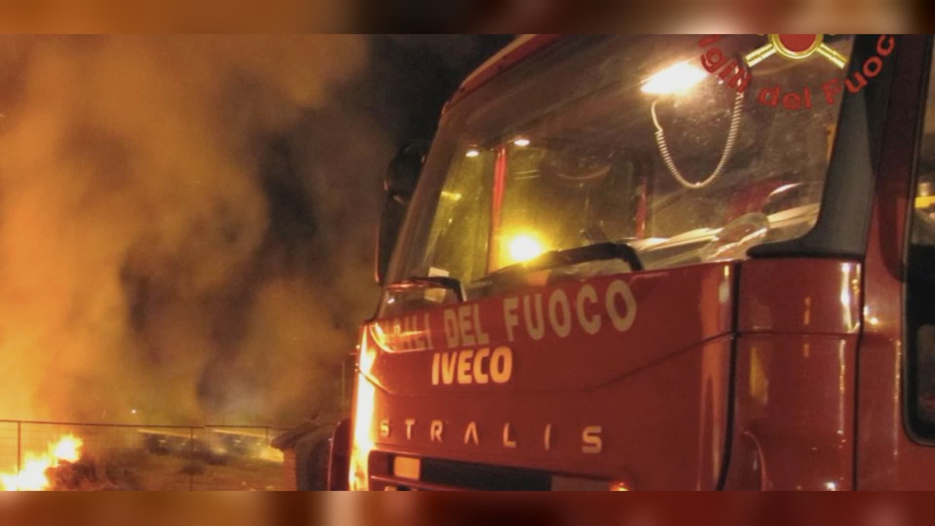 A12, incendio all'autogrill di Santo Stefano Magra: ingenti danni, ma nessun ferito