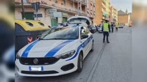 Genova, fa rimuovere auto parcheggiata su posto per disabili: aggredita agente della polizia locale