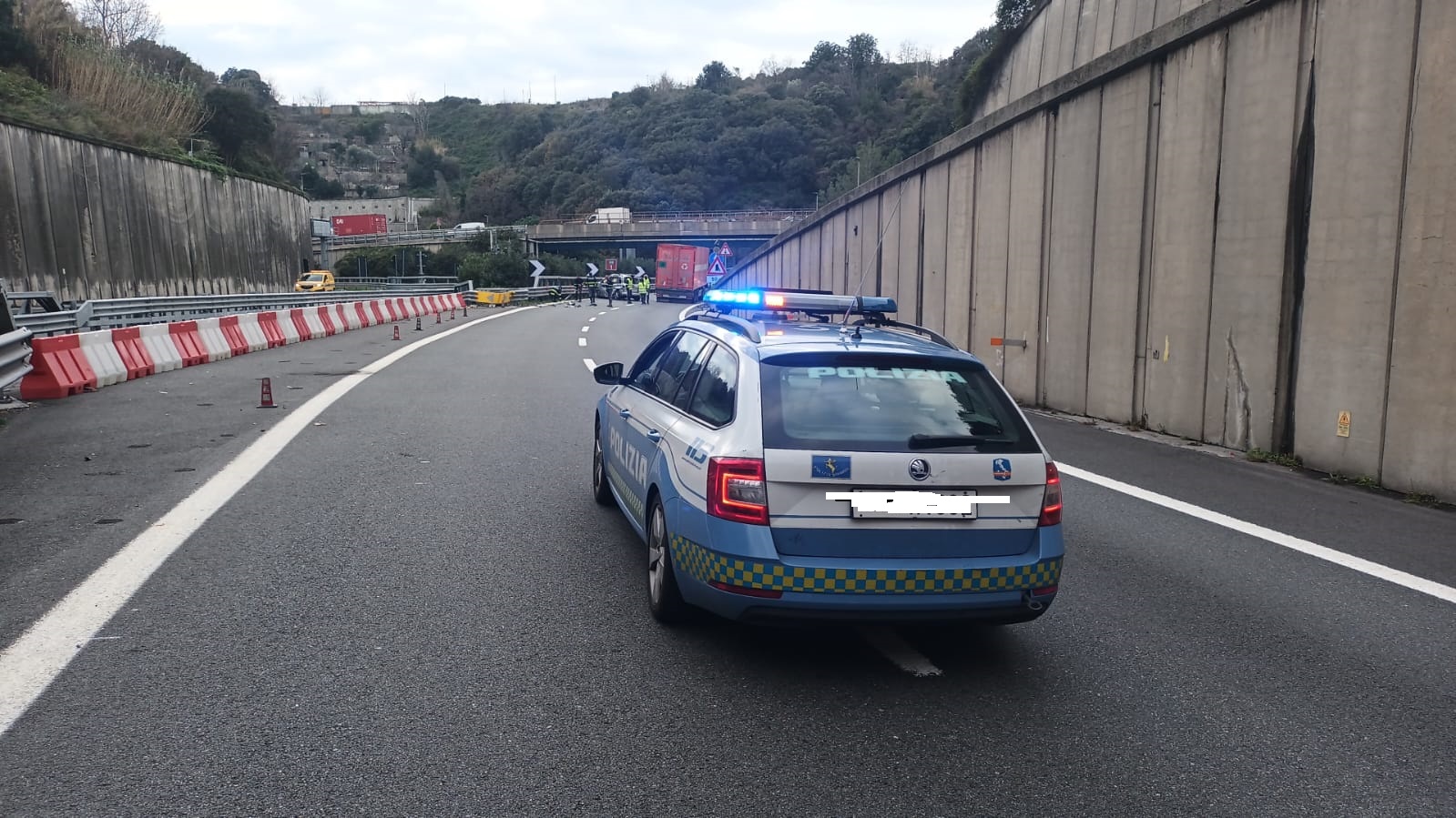 Autostrade Liguria, scontro tir-auto in A10: morto un uomo di 73 anni. Chiuso e poi riaperto il tratto tra Aeroporto e il bivio A7