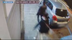 Genova, rapina un minore minacciandolo con un coltello: arrestato 33enne