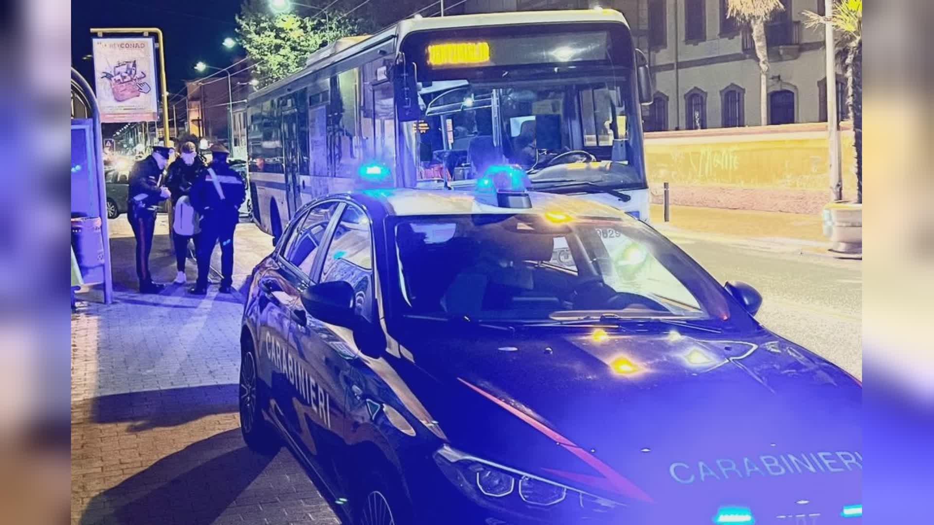 Bordighera, ragazzo di 20 anni arrestato alla fermata del bus: nello zaino aveva ingenti quantitativi di hashish e cocaina