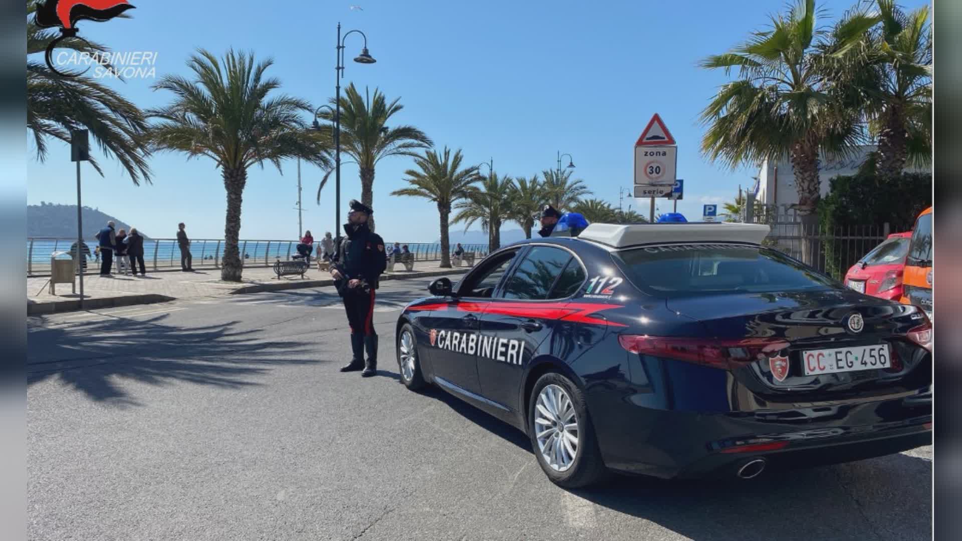 Cisano sul Neva (Savona), due giovani arrestati per spaccio: i carabinieri sequestrano un chilo di hashish e duemila euro in contanti